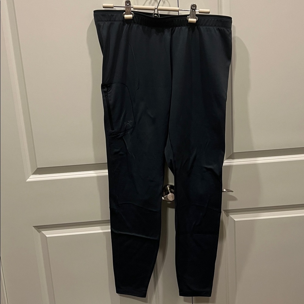Arc'teryx Motus AR Men's bottoms
Base layer long underwear 
Size XL
Worn twice